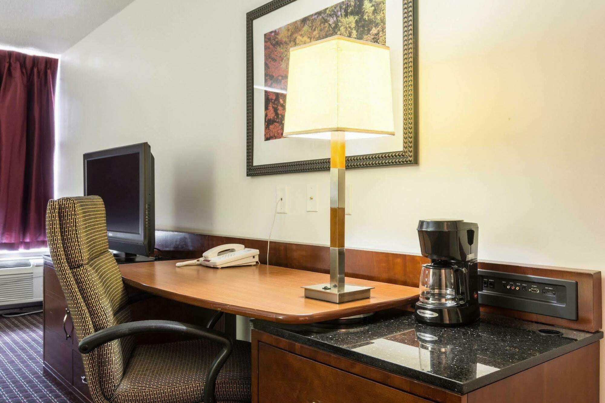 Days Inn By Wyndham Hartsfield Jackson Atlanta Airport West College Park Exterior photo